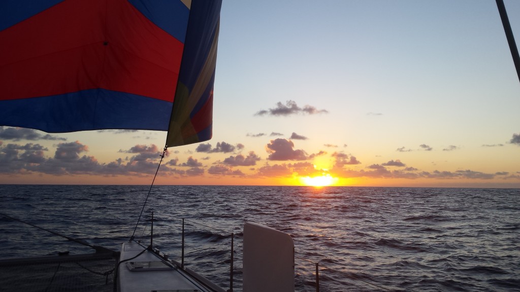 Zachód słońca ze spinakerem