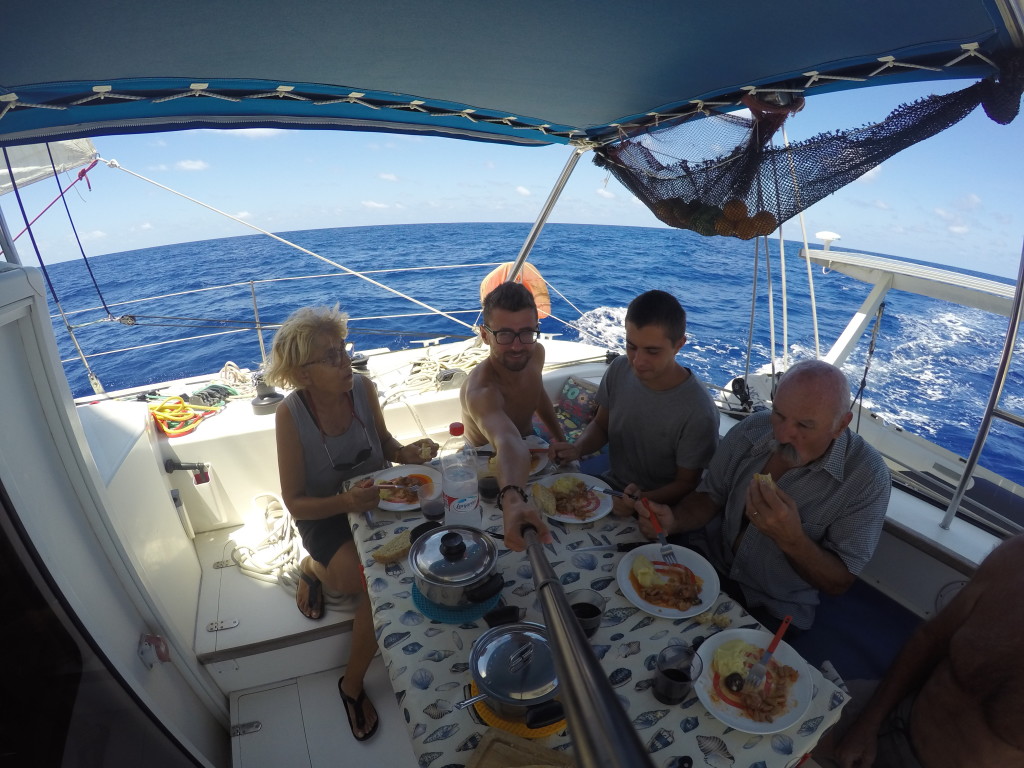 Jemy zawsze całą załogą.